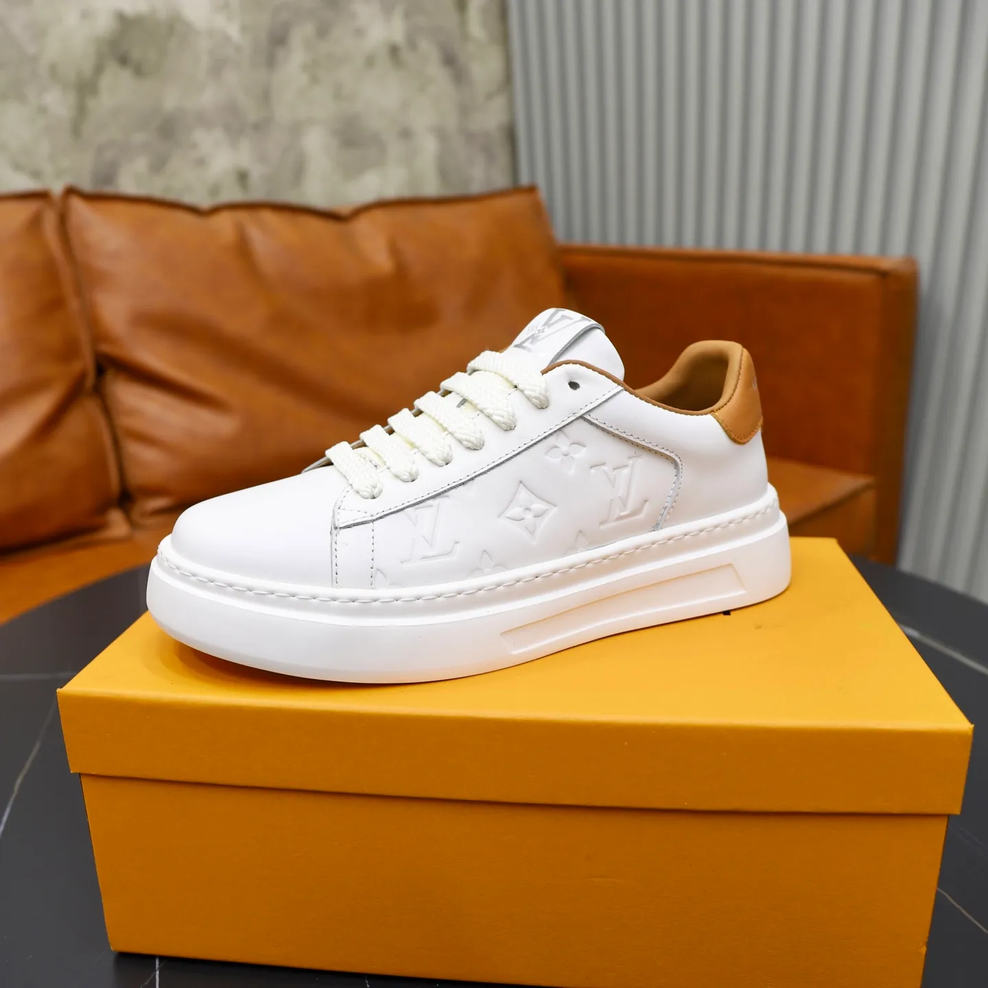 Ex-factory price: 480💰🙅‍♂️🙅‍♂️🙅‍♂️ Brand: LV Louis Vuitton Standard code: 38-44 (45 customized) Grade: Same as the official website Material: Original cowhide fabric Comfortable cowhide lining Increased lightness, wear-resistant and soft outsole Style category: Men's fashionable casual shoes Running sneakers Distinguished luxury brand elements Top luxury Color: actual picture color